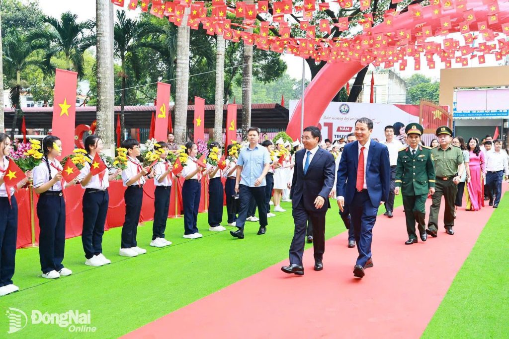 Lễ khai giảng trường học THCS Hùng Vương